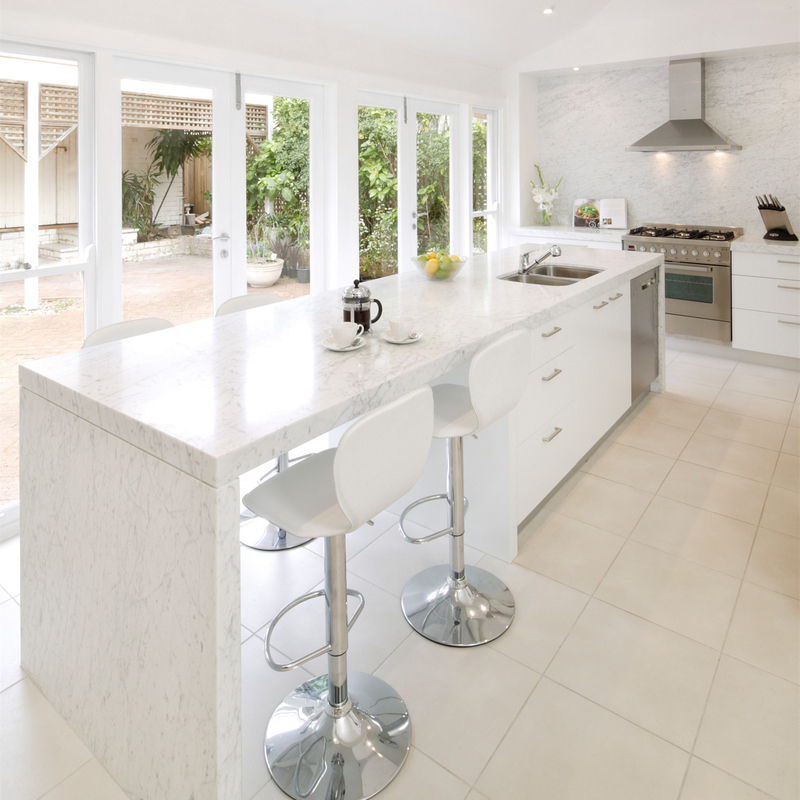 Klaar om Eenvoudige het Kabinets Goedkope Moderne Keukenkasten van Ontwerpenmatte white plain lacquer kitchen te assembleren