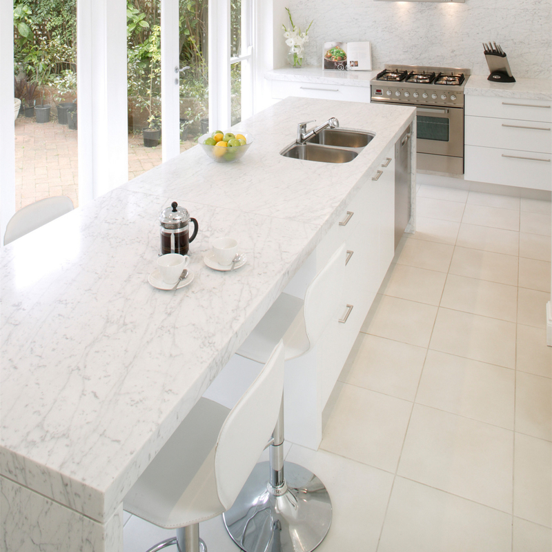 Klaar om Eenvoudige het Kabinets Goedkope Moderne Keukenkasten van Ontwerpenmatte white plain lacquer kitchen te assembleren