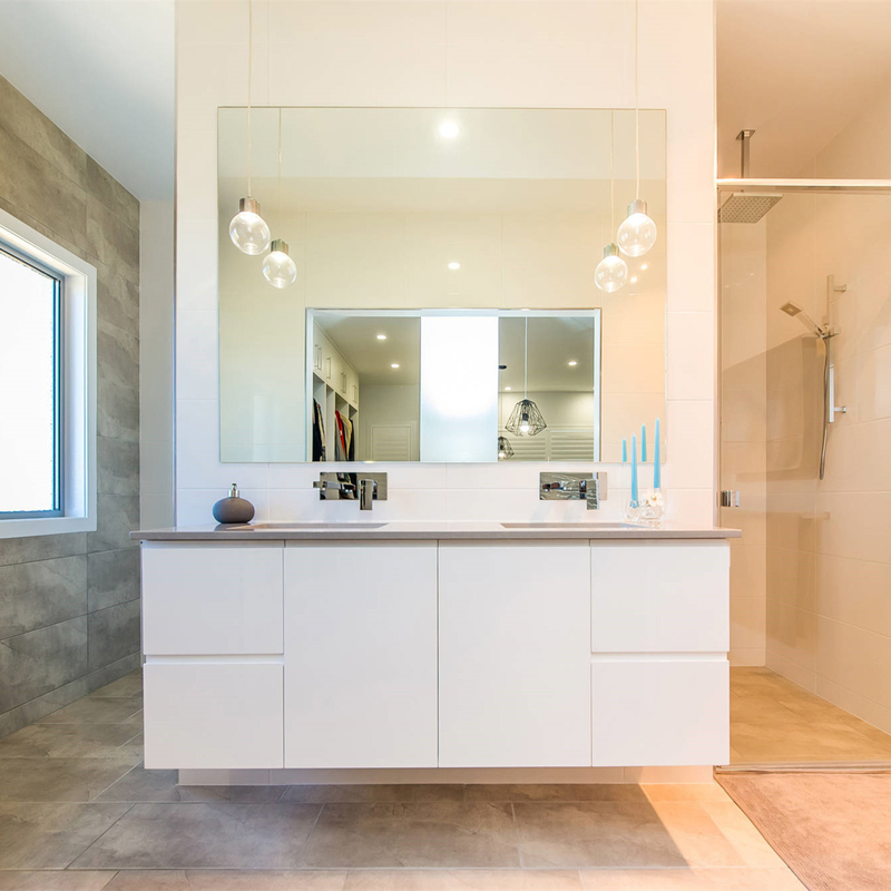 De minimalistische van de de Eenhedenspiegel van de Badkamersijdelheid Muur van Matte White Flat Panel Melamine zet op