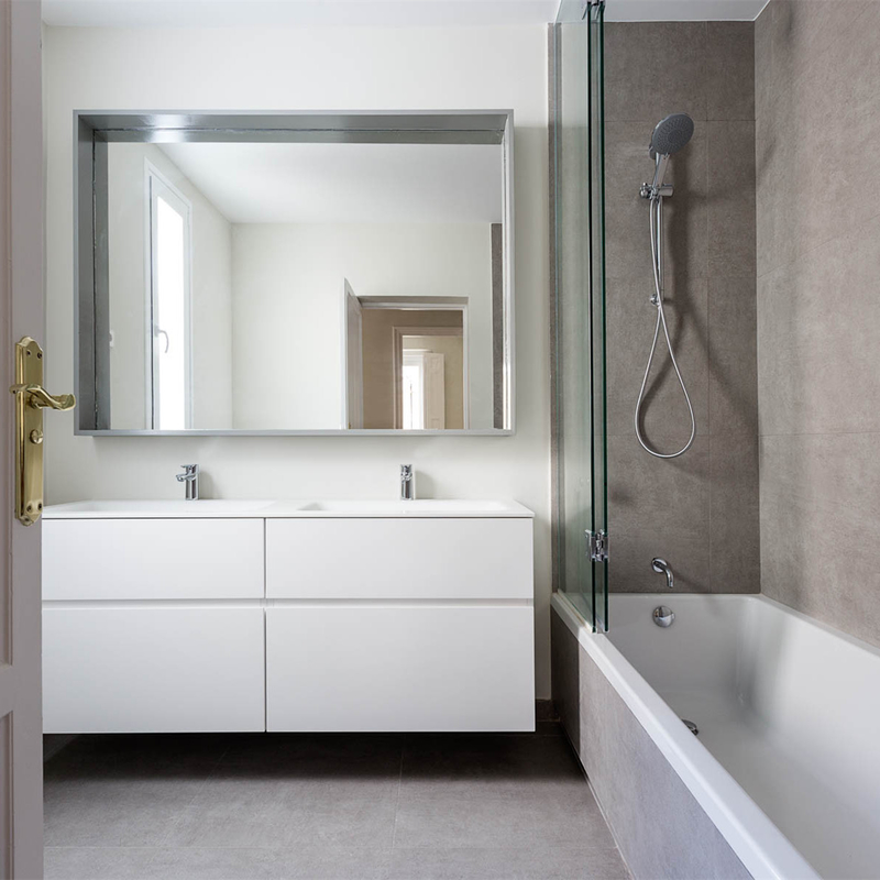 De minimalistische van de de Eenhedenspiegel van de Badkamersijdelheid Muur van Matte White Flat Panel Melamine zet op