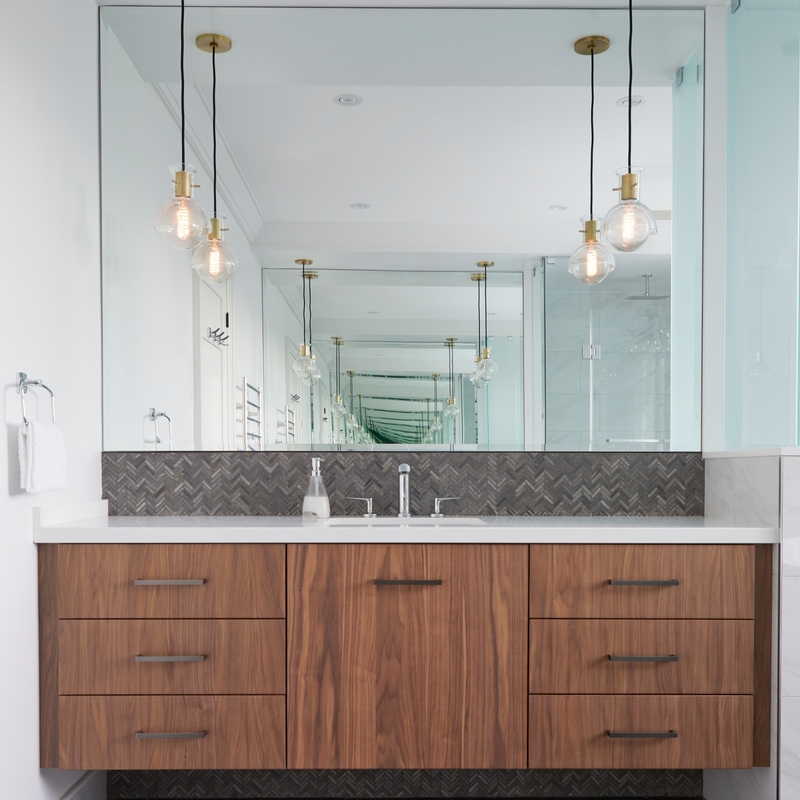 Van de Badkamersreeksen van de rechthoekspiegel van het de Korrelhout Houten van de het Vernisje Moderne Luxe de Badkamersijdelheid met Gootsteen