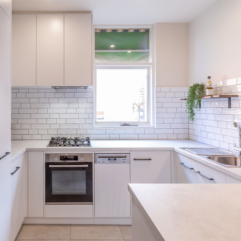 Carb P1 Kleine keukenkast Alles in één ruimte Efficiënte matwitte melamine kitchenette