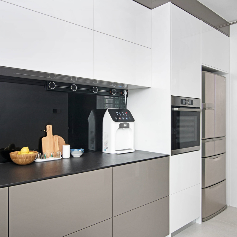 Klein formaat hoogglans grijze en witte lak keukenkast Smart Kitchen Pantry Cabinet