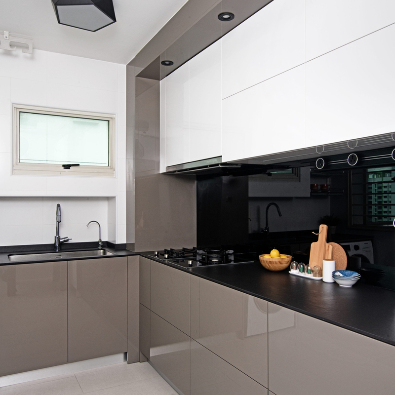 Klein formaat hoogglans grijze en witte lak keukenkast Smart Kitchen Pantry Cabinet