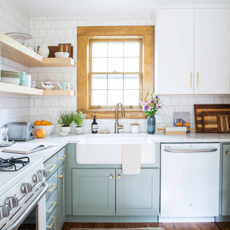 Amerikaanse Shaker-stijl lichtblauwe lak kleine keukenkastset met gootsteen voor cottage