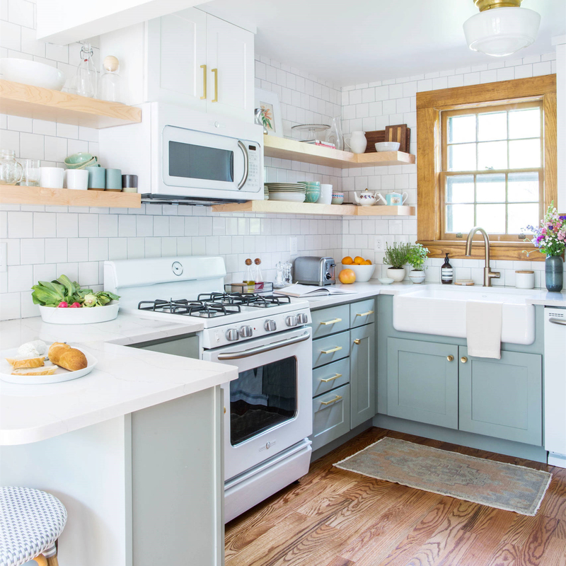 Amerikaanse Shaker-stijl lichtblauwe lak kleine keukenkastset met gootsteen voor cottage