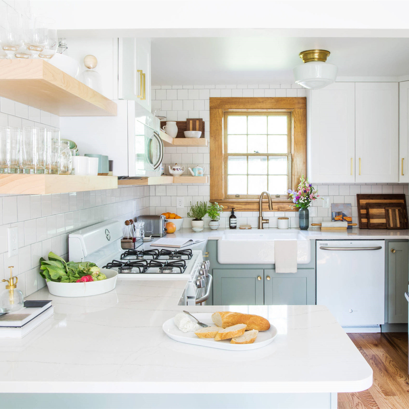 Amerikaanse Shaker-stijl lichtblauwe lak kleine keukenkastset met gootsteen voor cottage