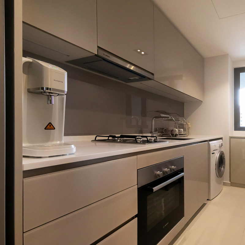 Hoogglans Lak Keuken Units Set Wit En Grijs Kleine Keuken Greeploze Home Kitchenette