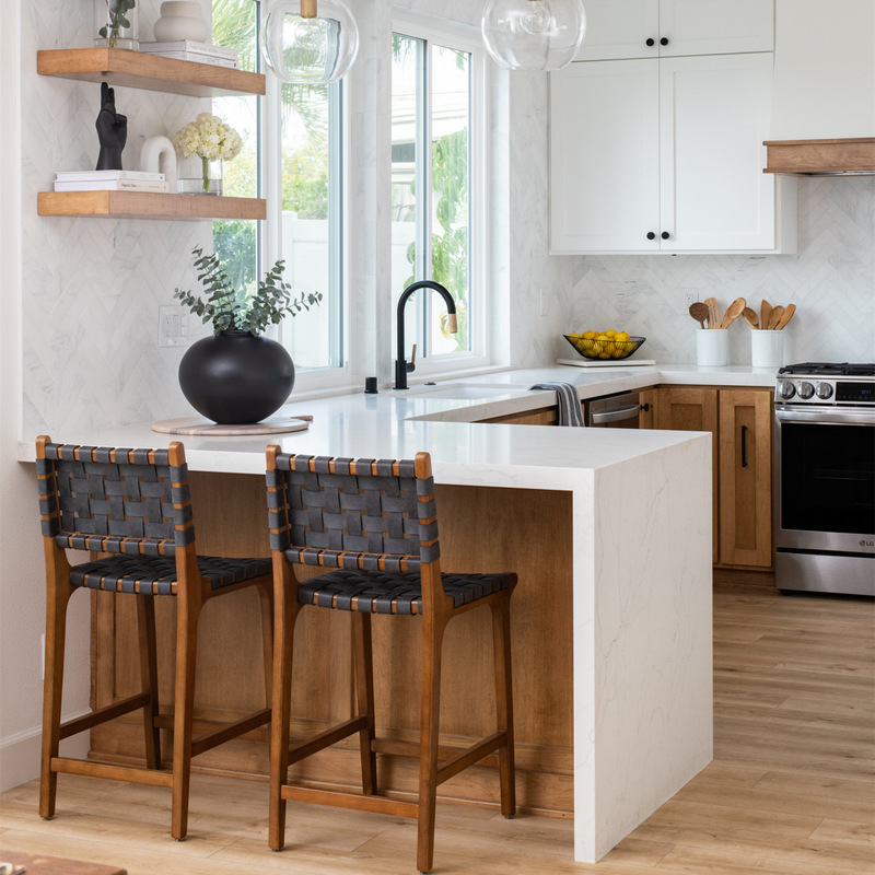 Witte Shaker Muur Hangende Keukenkasten Met Kwartswerkbladen Massief Houten Soft Close Scharnieren
