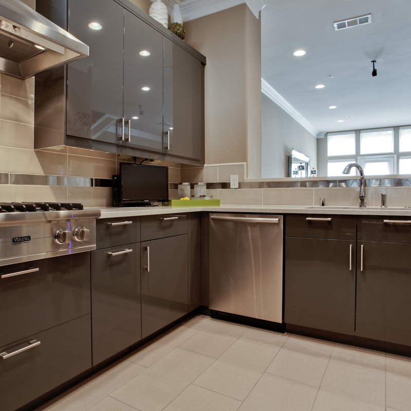 U Hoge de Vorm polijst Donkere Grey Lacquer Electric Touch Open-Keukenkasten voor Villa