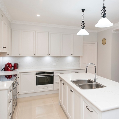 Het modulaire Handvat van het Meubilair Vastgestelde Witte Shaker Door With Island Silver van de Lakkeuken